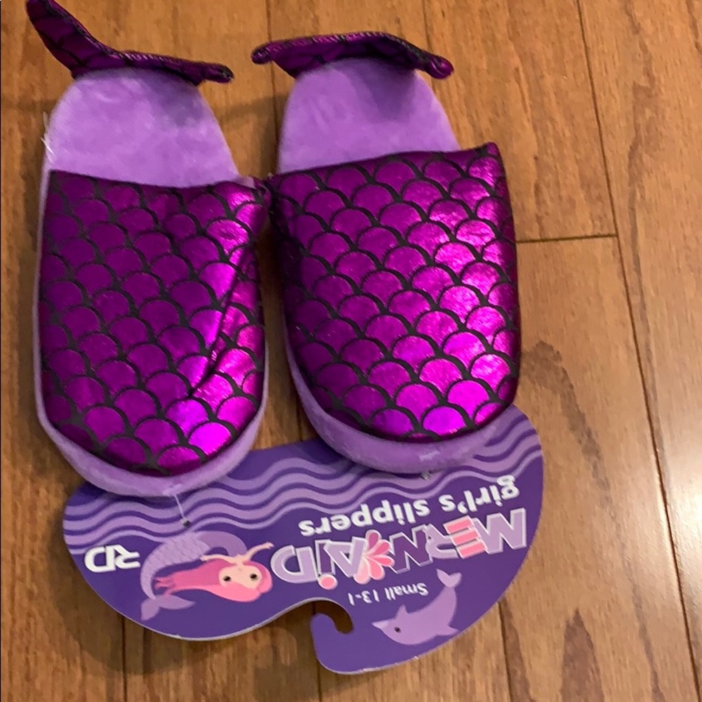 Girl’s purple Mermaid slippers Small 13-1